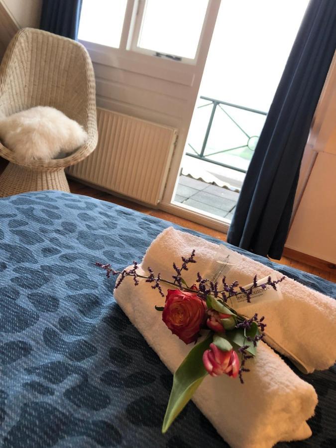 Guesthouse Bednboot Met Terras Aan Het Water Rijpwetering Ngoại thất bức ảnh