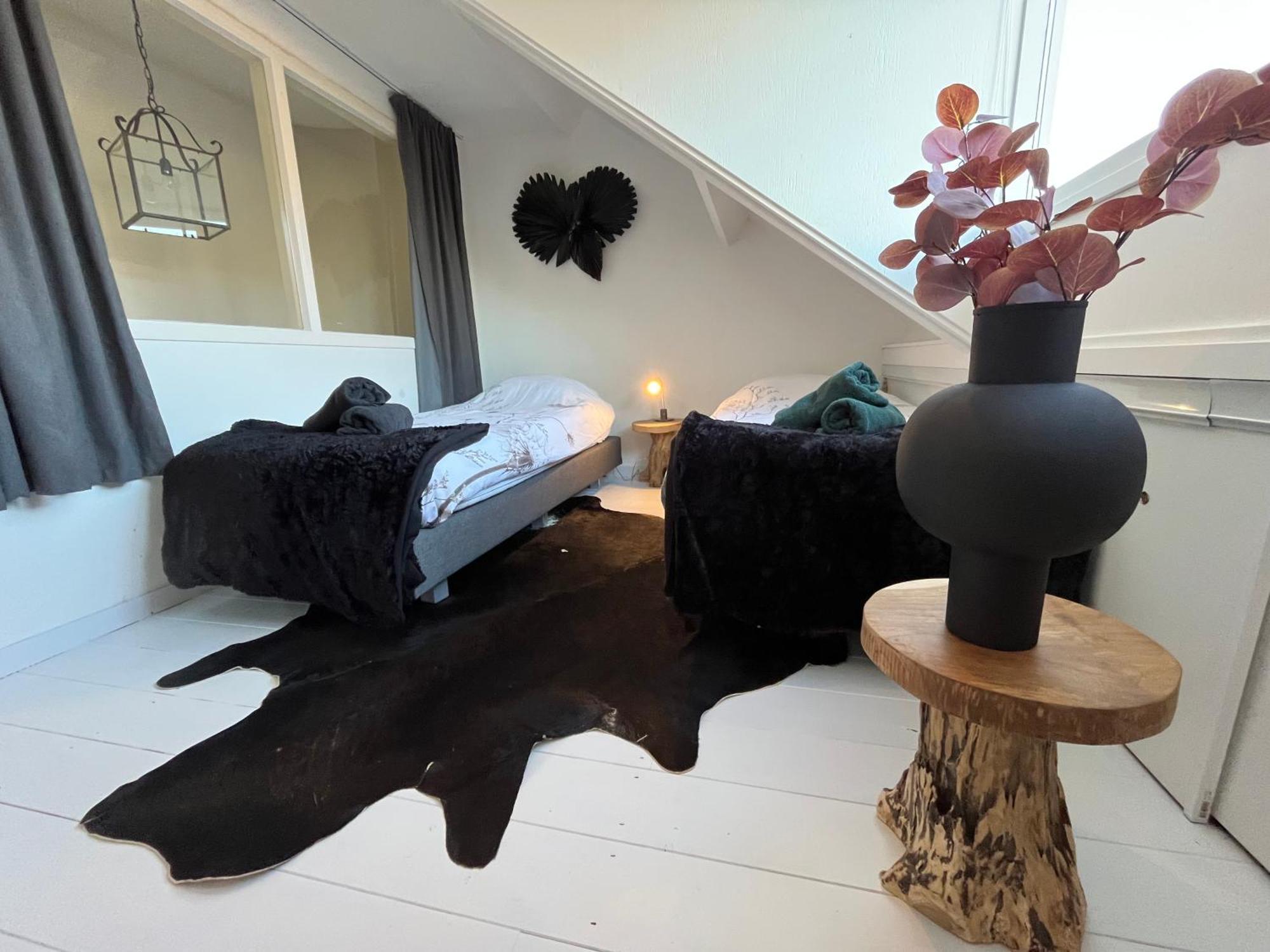 Guesthouse Bednboot Met Terras Aan Het Water Rijpwetering Ngoại thất bức ảnh